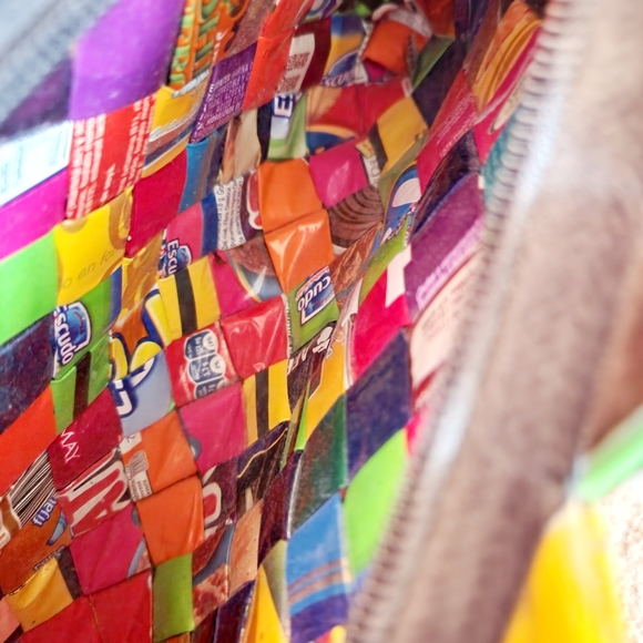 $3/25 Super Fun Wrapper Purse - Picture 4 of 5